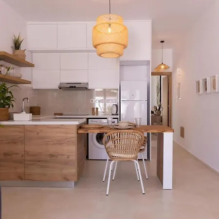 Bali-style One Bedroom At Lighthouse Πάφος